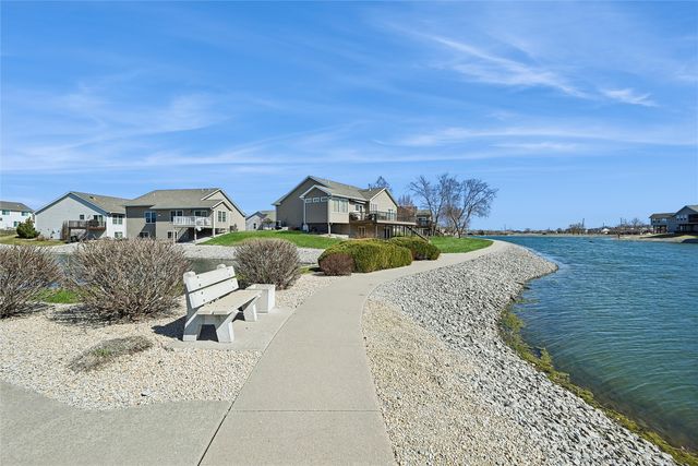 6935 Waterview Drive SW, Cedar Rapids, IA 52404