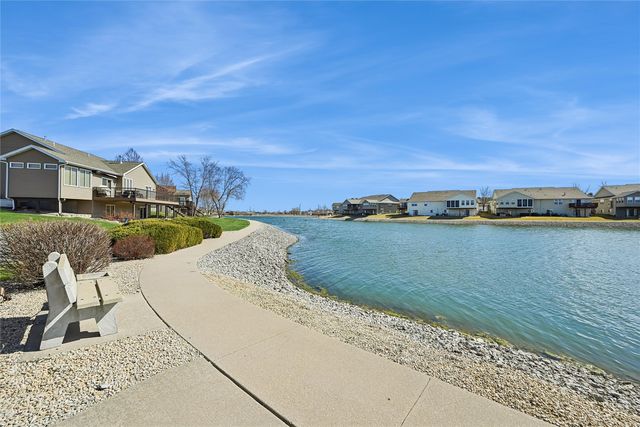 6935 Waterview Drive SW, Cedar Rapids, IA 52404