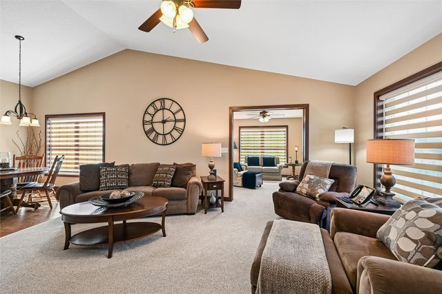 6935 Waterview Drive SW, Cedar Rapids, IA 52404