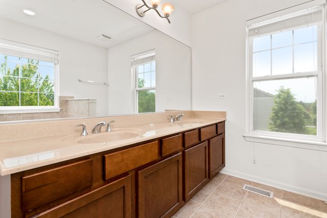 3568 Gabrielle Lane, Aurora, IL 60504