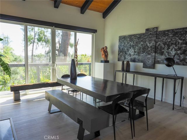 5177 Medina Road, Woodland Hills, CA 91364