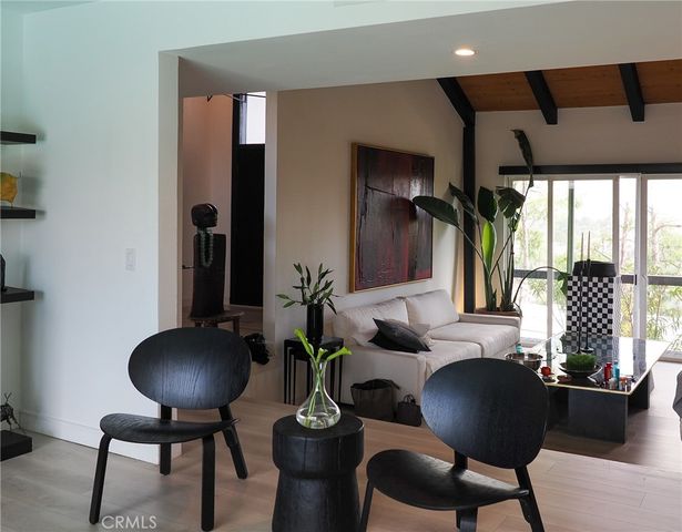 5177 Medina Road, Woodland Hills, CA 91364