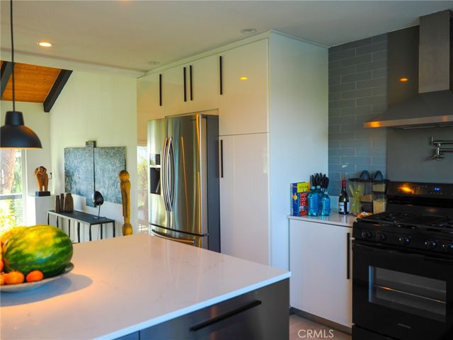 5177 Medina Road, Woodland Hills, CA 91364