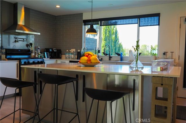 5177 Medina Road, Woodland Hills, CA 91364