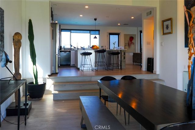 5177 Medina Road, Woodland Hills, CA 91364