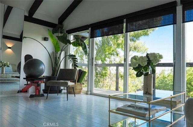 5177 Medina Road, Woodland Hills, CA 91364
