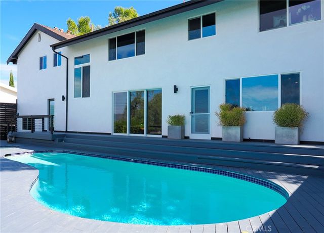 5177 Medina Road, Woodland Hills, CA 91364