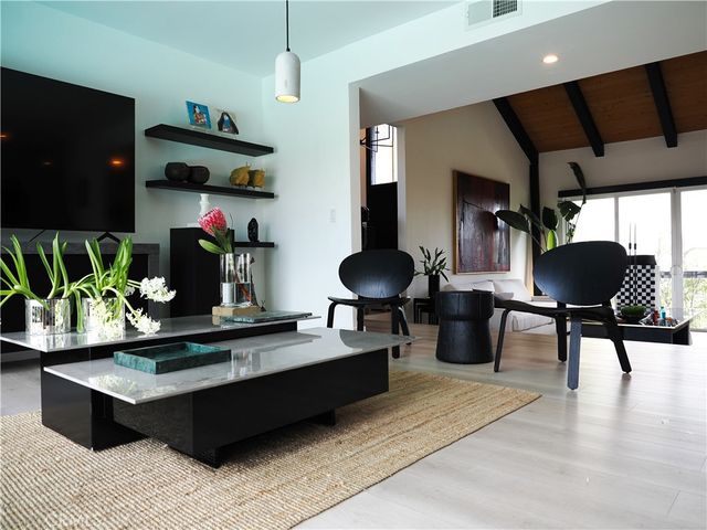 5177 Medina Road, Woodland Hills, CA 91364