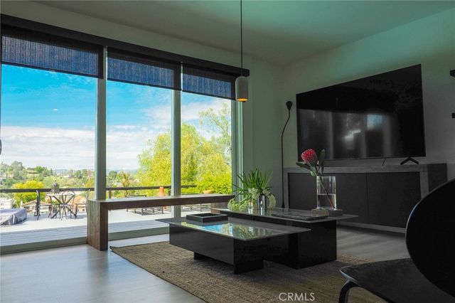 5177 Medina Road, Woodland Hills, CA 91364