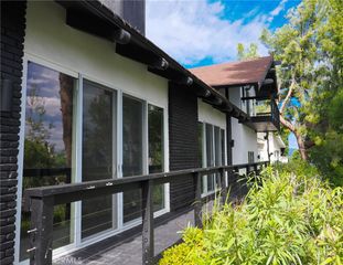 5177 Medina Road, Woodland Hills, CA 91364