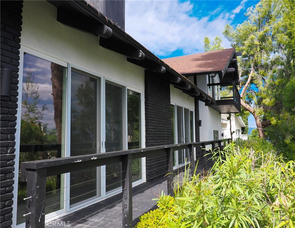 5177 Medina Road, Woodland Hills, CA 91364
