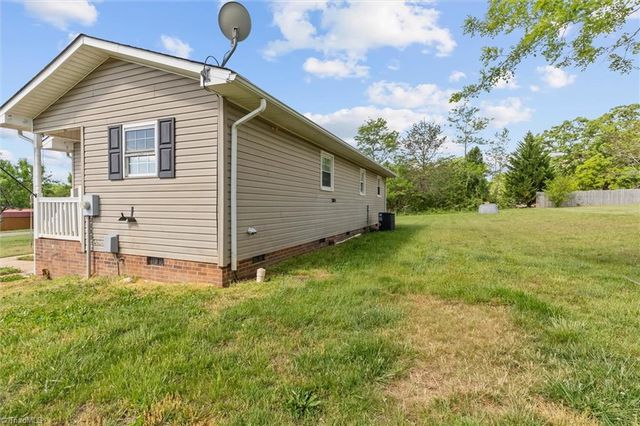 861 Creed Road, Ararat, NC 27007