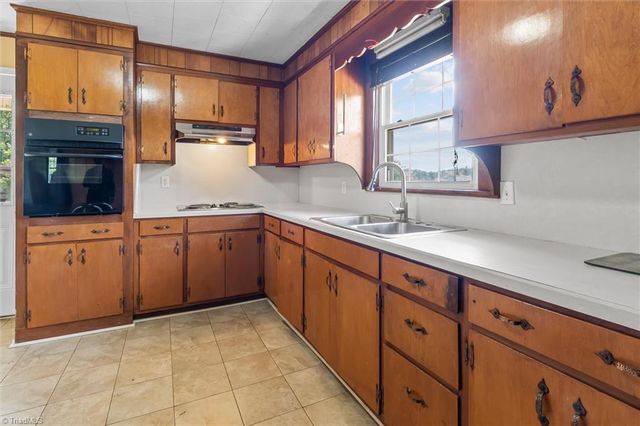 861 Creed Road, Ararat, NC 27007
