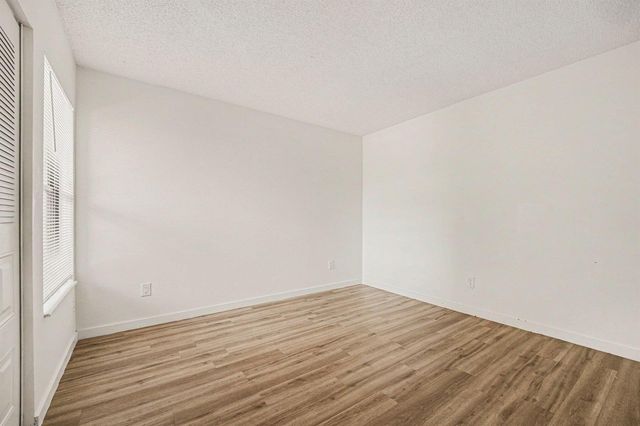 1011 NE Abada Ct Court NE 110, Palm Bay, FL 32905