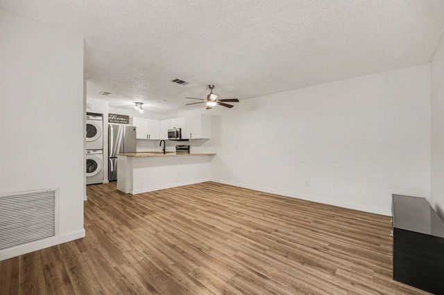 1011 NE Abada Ct Court NE 110, Palm Bay, FL 32905