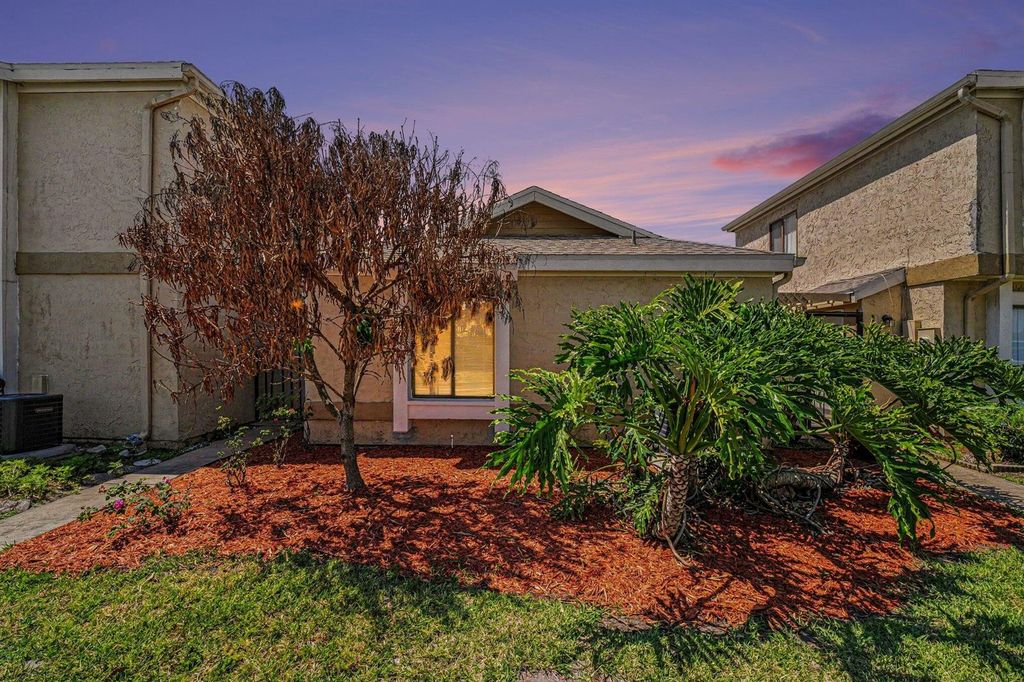 1011 NE Abada Ct Court NE 110, Palm Bay, FL 32905