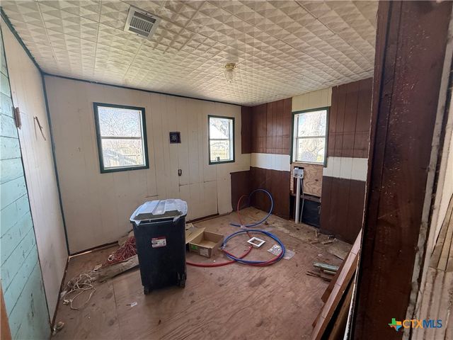 731 W Live Oak Street, Port Lavaca, TX 77979