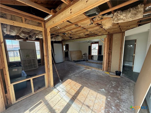 731 W Live Oak Street, Port Lavaca, TX 77979