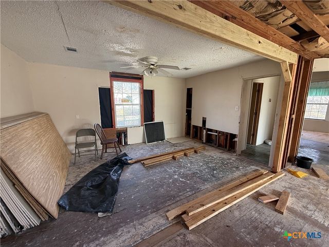 731 W Live Oak Street, Port Lavaca, TX 77979