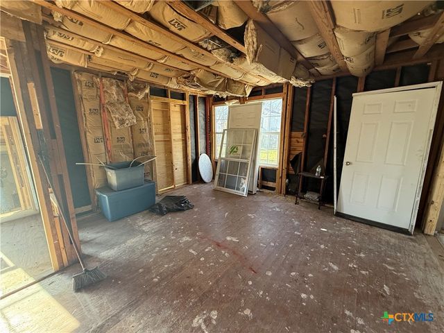 731 W Live Oak Street, Port Lavaca, TX 77979