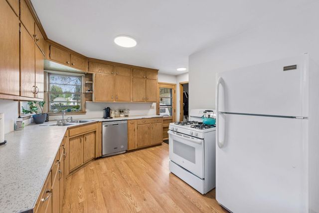1073 Eleanor Avenue, Saint Paul, MN 55116