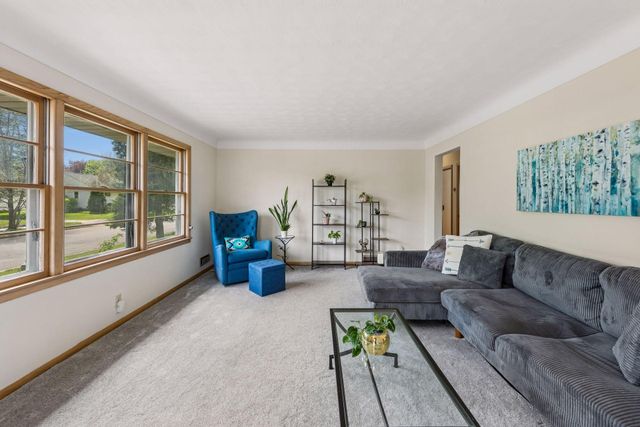 1073 Eleanor Avenue, Saint Paul, MN 55116