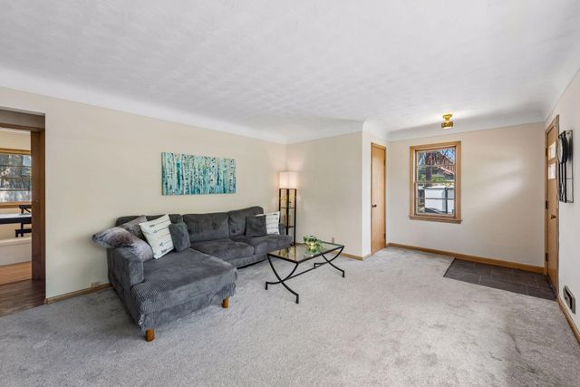 1073 Eleanor Avenue, Saint Paul, MN 55116