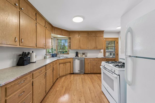 1073 Eleanor Avenue, Saint Paul, MN 55116