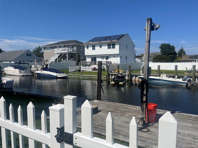 13 Flint Road, Amityville, NY 11701