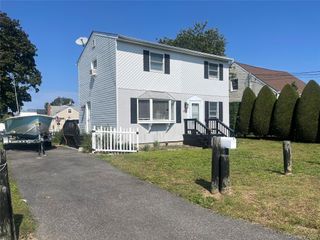 13 Flint Road, Amityville, NY 11701