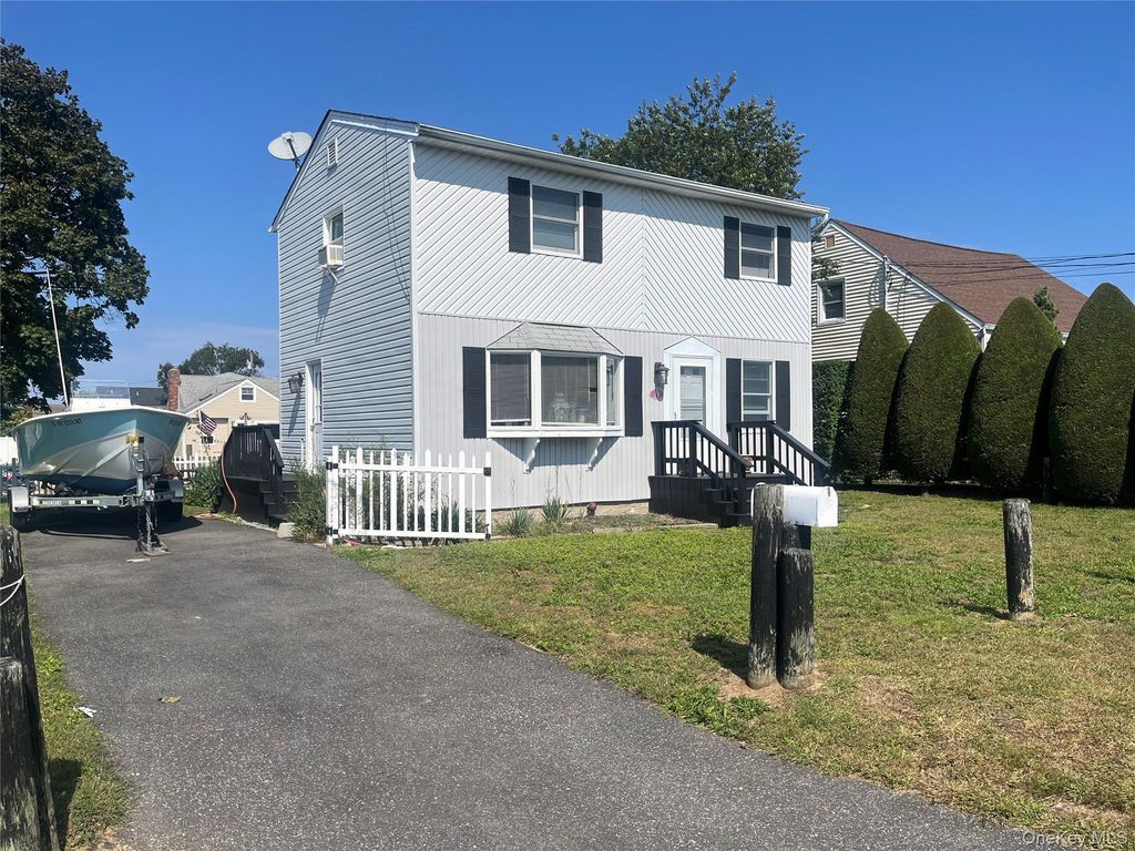 13 Flint Road, Amityville, NY 11701