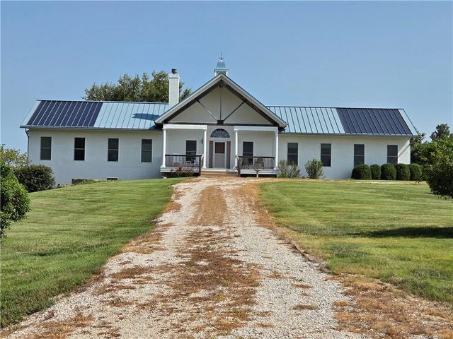 20660 Mission Road, Stilwell, KS 66085