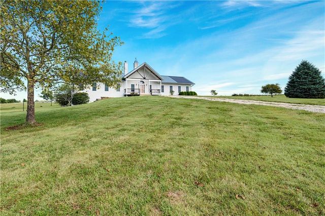 20660 Mission Road, Stilwell, KS 66085