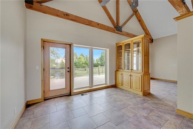 20660 Mission Road, Stilwell, KS 66085