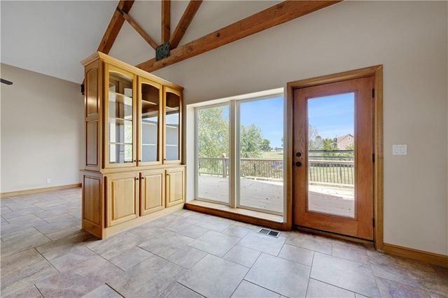 20660 Mission Road, Stilwell, KS 66085