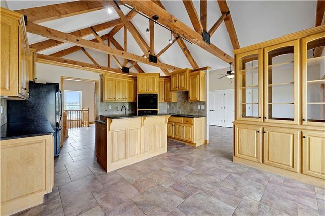 20660 Mission Road, Stilwell, KS 66085