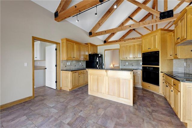 20660 Mission Road, Stilwell, KS 66085