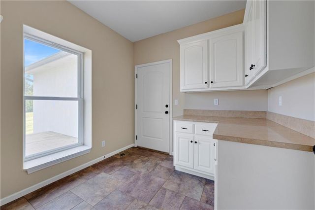 20660 Mission Road, Stilwell, KS 66085