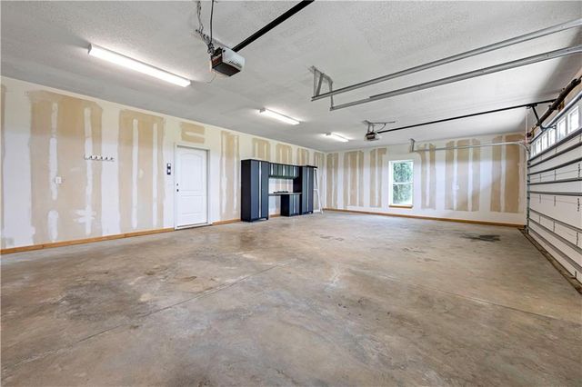 20660 Mission Road, Stilwell, KS 66085