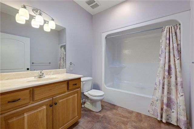 20660 Mission Road, Stilwell, KS 66085