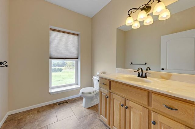 20660 Mission Road, Stilwell, KS 66085