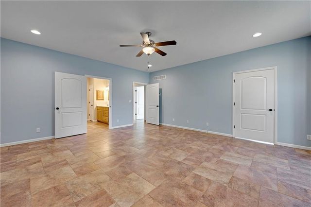 20660 Mission Road, Stilwell, KS 66085