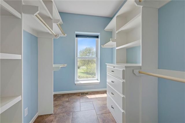 20660 Mission Road, Stilwell, KS 66085