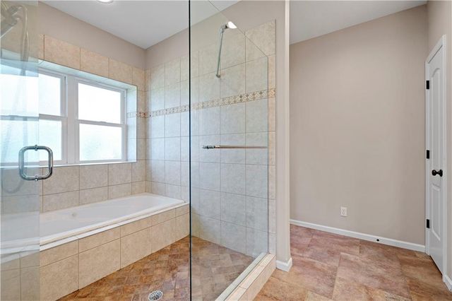 20660 Mission Road, Stilwell, KS 66085