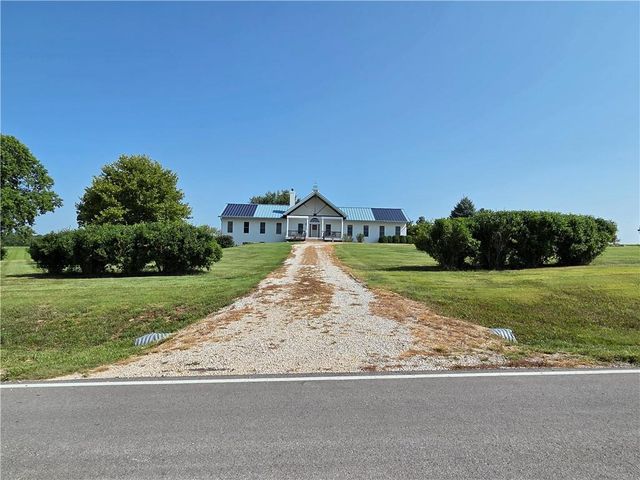 20660 Mission Road, Stilwell, KS 66085