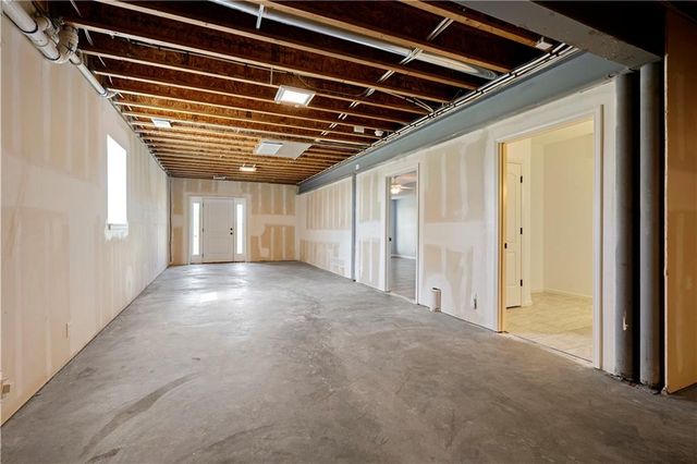 20660 Mission Road, Stilwell, KS 66085