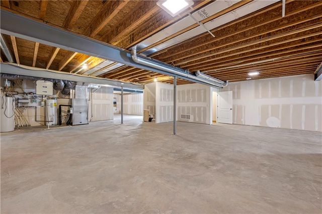 20660 Mission Road, Stilwell, KS 66085