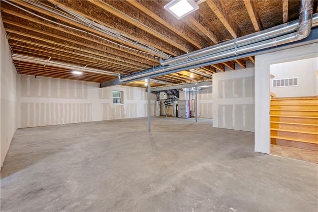 20660 Mission Road, Stilwell, KS 66085