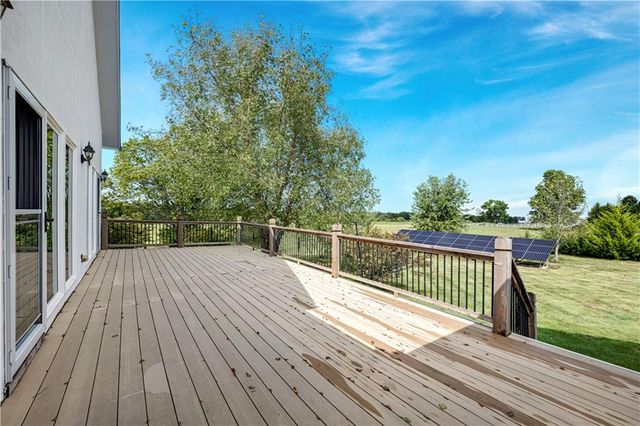 20660 Mission Road, Stilwell, KS 66085