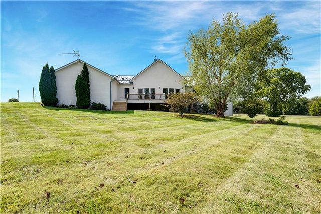 20660 Mission Road, Stilwell, KS 66085